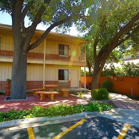 麦卡伦 Texan Guest Ranch酒店 外观 照片